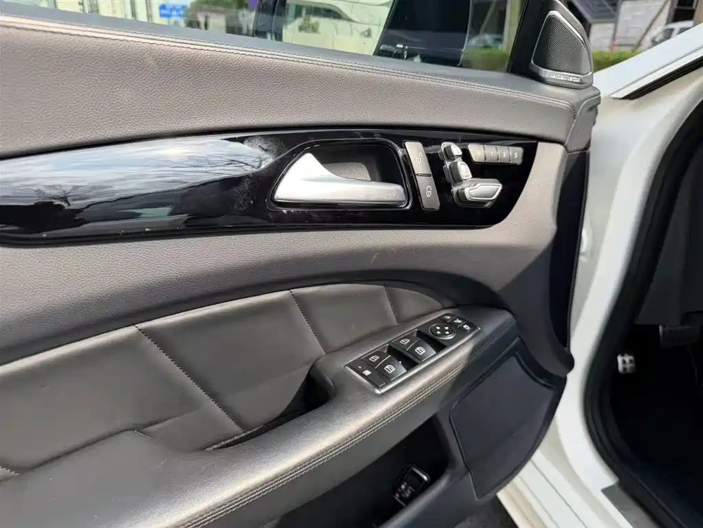 Mercedes-Benz CLS AMG 2015 AMG CLS 63 4MATIC фото 16