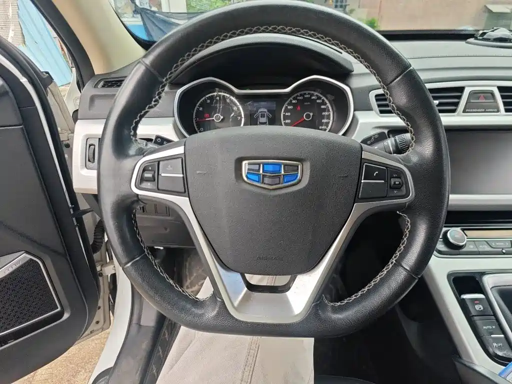 Photo 11 - Geely Atlas