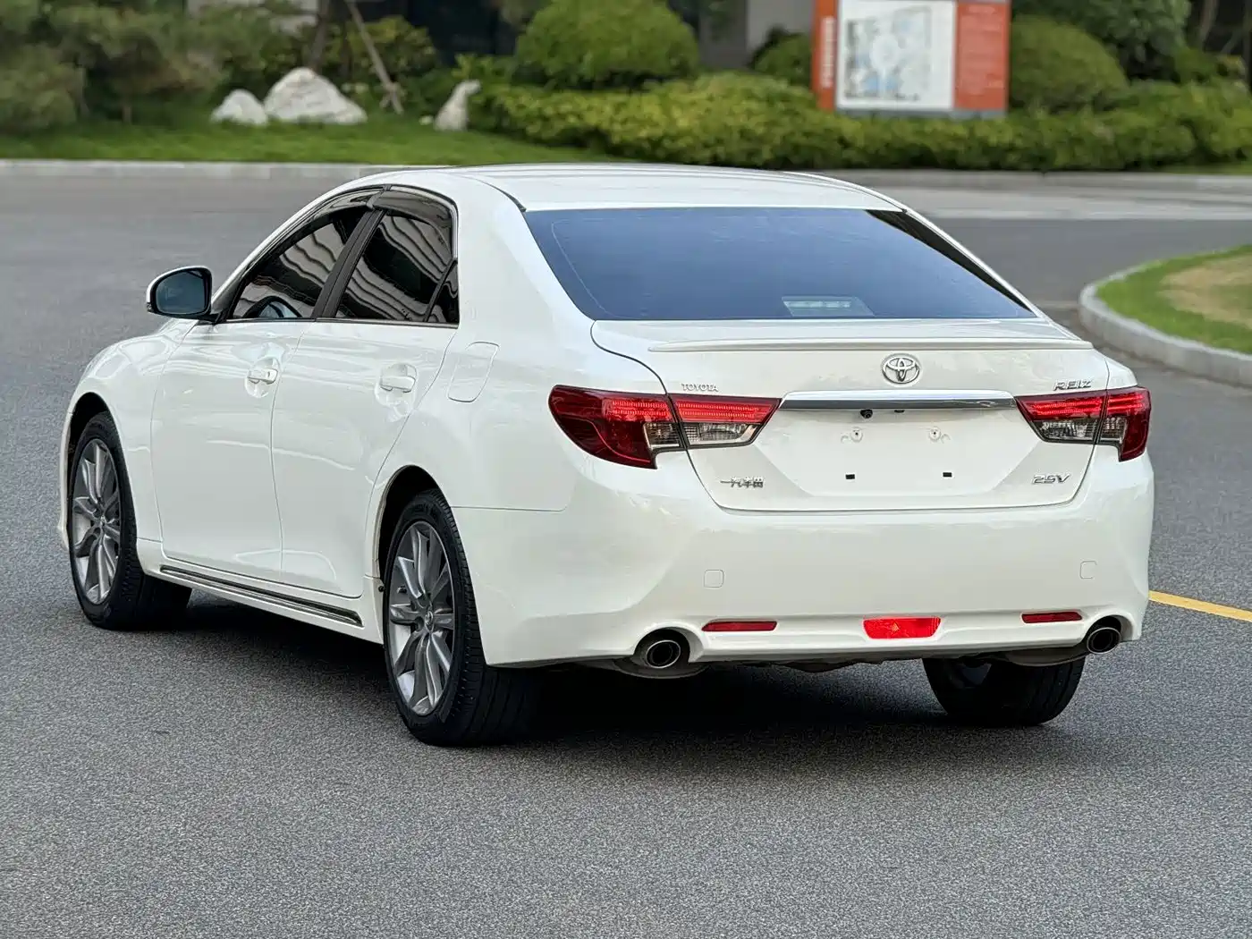 Toyota Reiz 2015 2013 2.5V Premium Edition