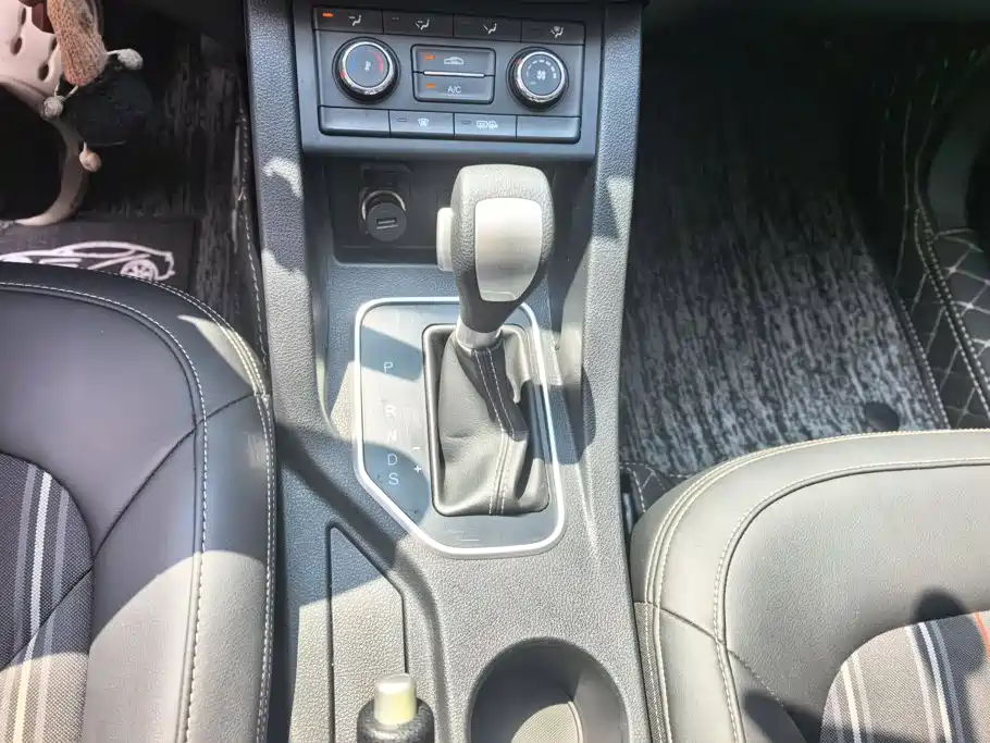 Besturn X40 2018 2018 Internet Celebrity Edition 1.6L Automatic Luxury