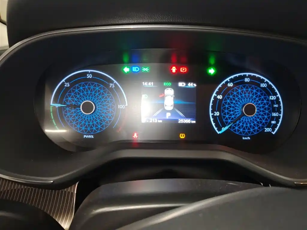 Hongqi E-QM5 2023 Facelift Basic Travel Edition фото 12