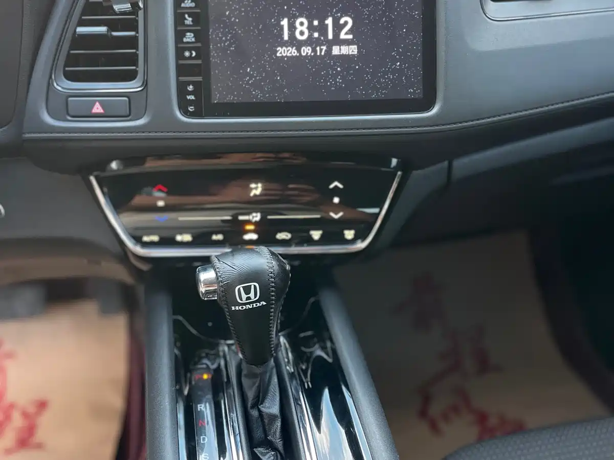 Фото 8 - Honda Vezel
