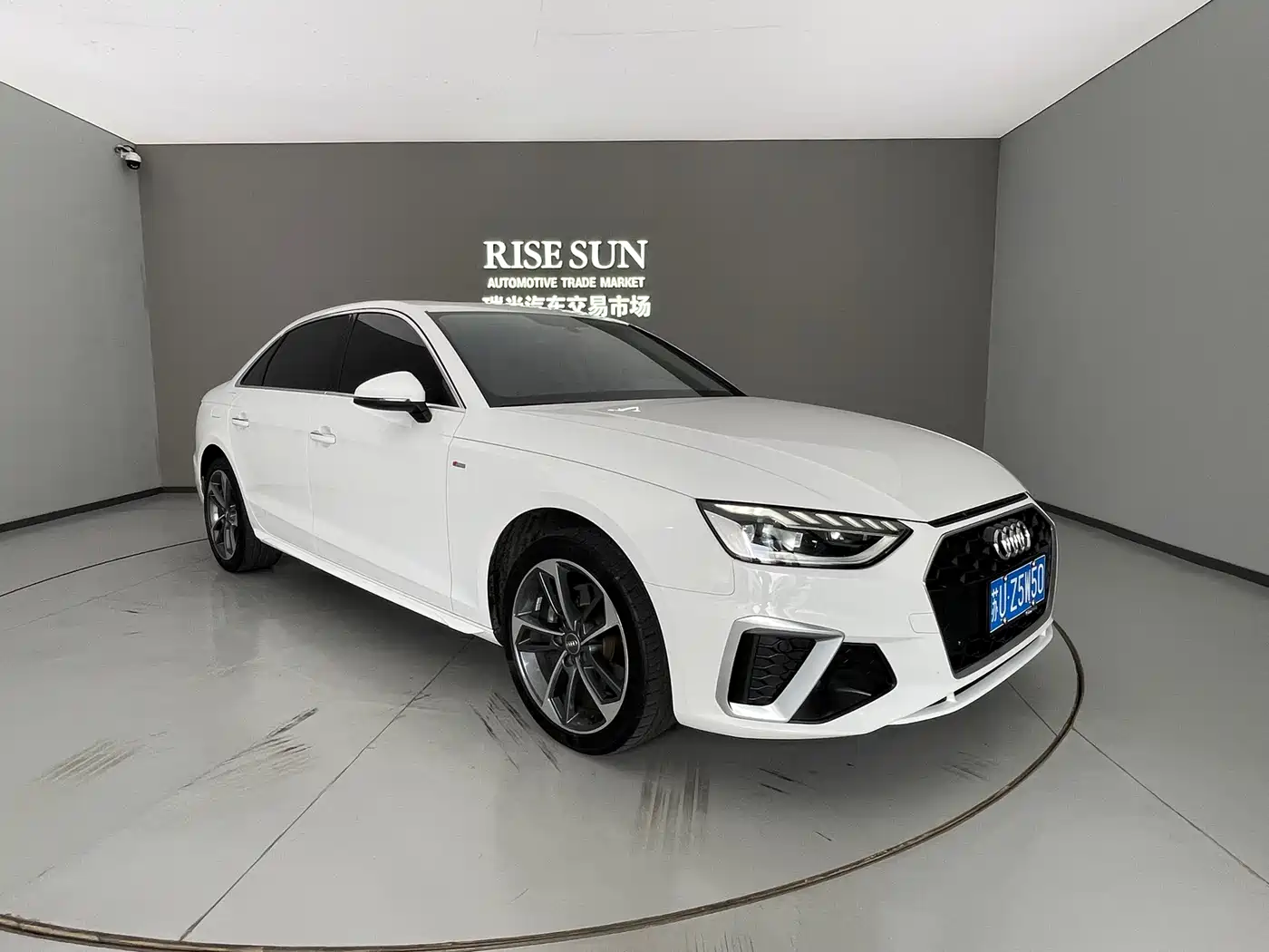 Audi A4L 2020 40 TFSI Fashion Dynamic Edition фото 3