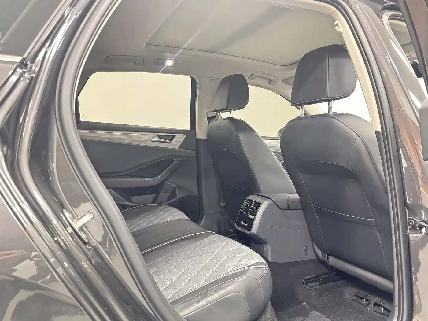 Volkswagen Sagitar 2024 300TSI DSG Surpass Edition фото 14