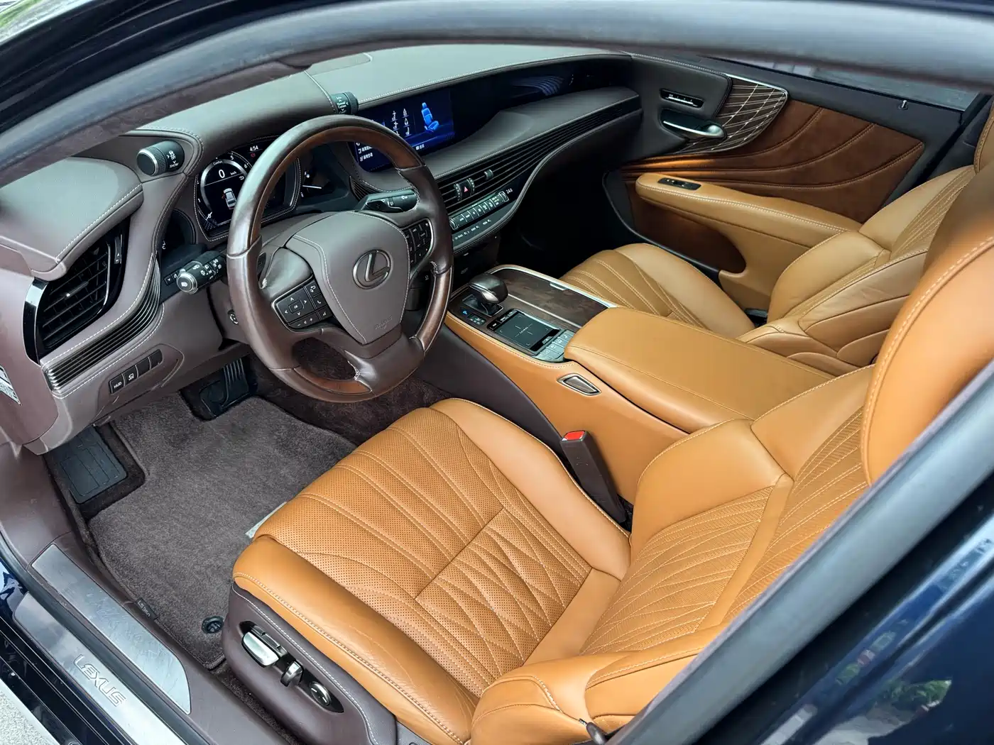 Lexus LS 2018 500h Executive Edition China VI фото 9