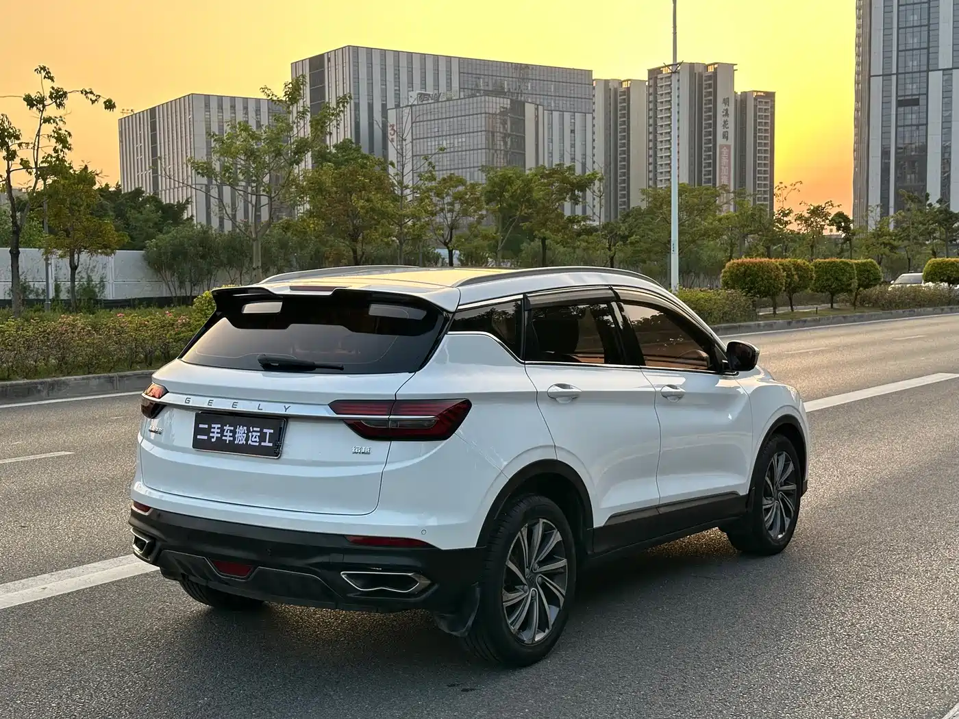 Фото 4 - Geely Coolray