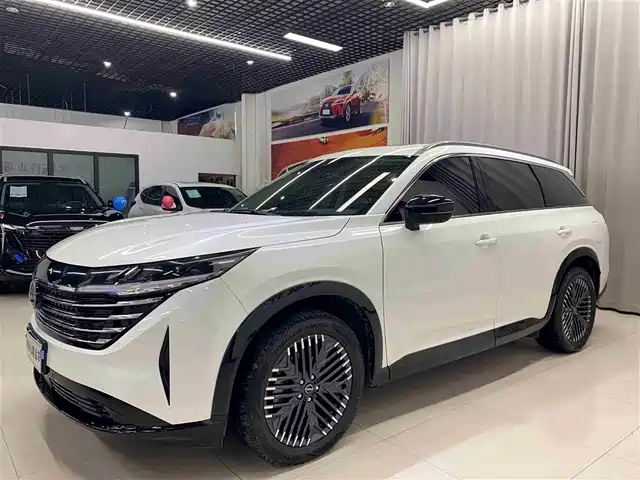 NISSAN EXPLORING THE LAND