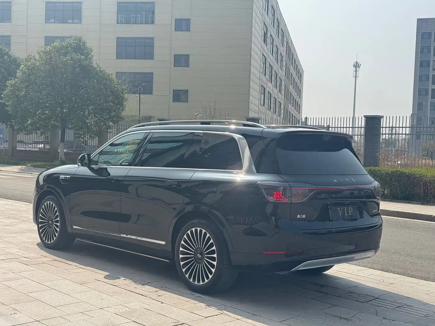 AITO Wenjie AITO M9 2025 Extended Range Ultra 52kWh 6-Seater фото 4