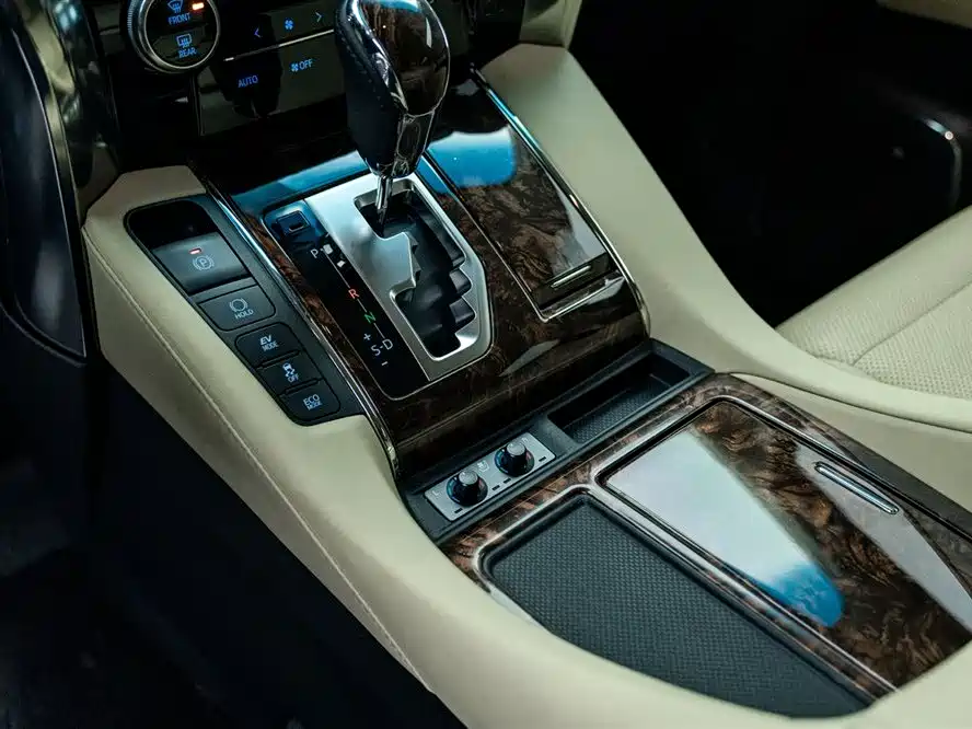 Toyota Alphard 2021 Hybrid 2.5L Luxury фото 17