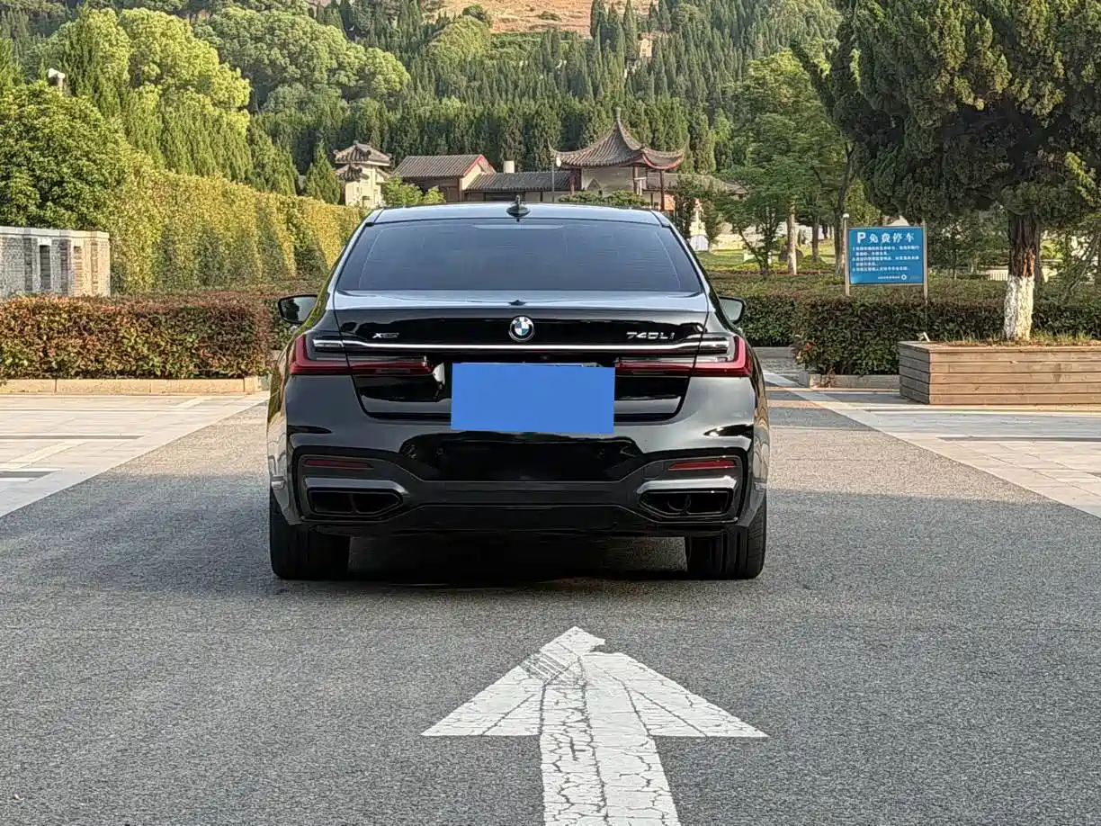Фото 5 - BMW 7 Series