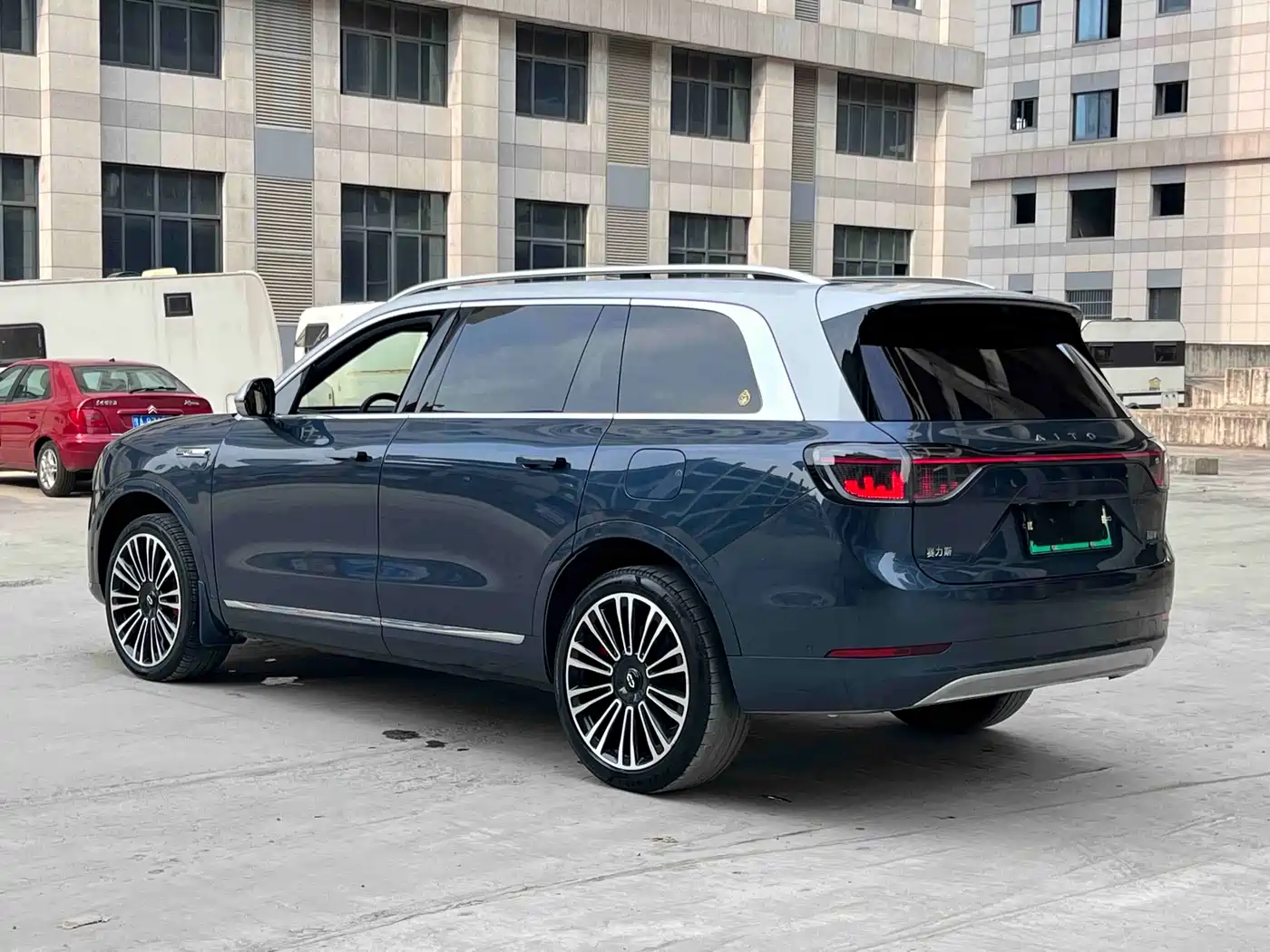 AITO Wenjie AITO M9 2024 Range Extender Ultra 52kWh 6-seater фото 9