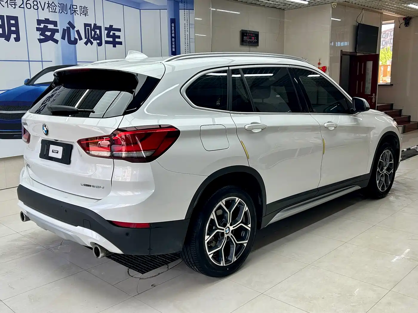 BMW X1 2022 sDrive20Li Fashion фото 4