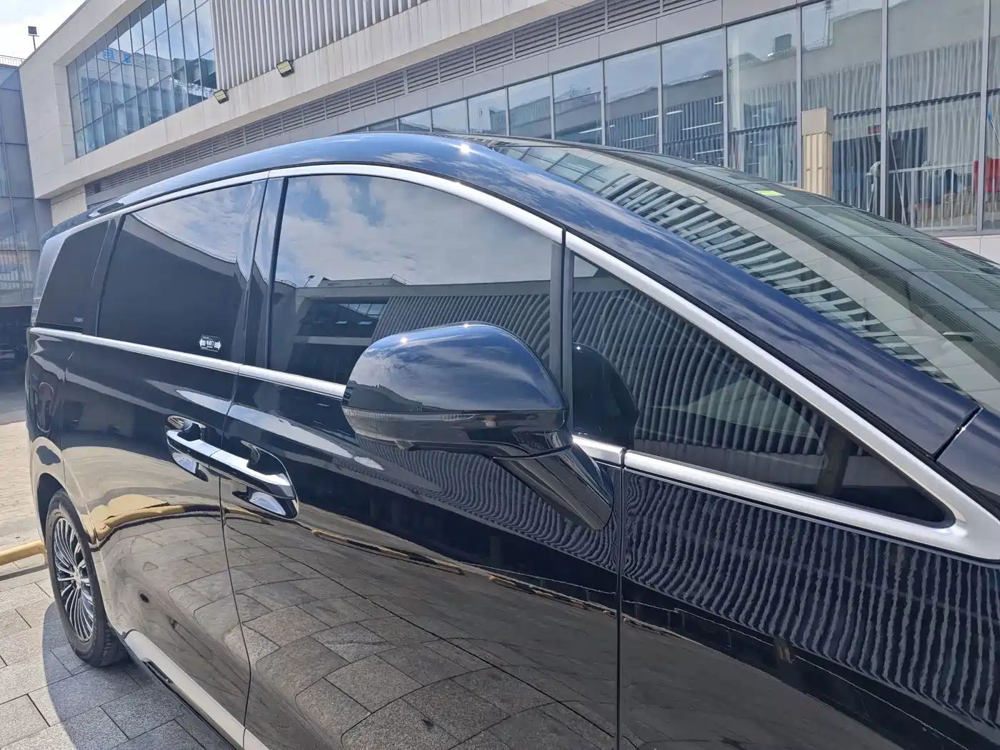 Denza D9 2025 2024 DM-i 980 AWD Prestige
