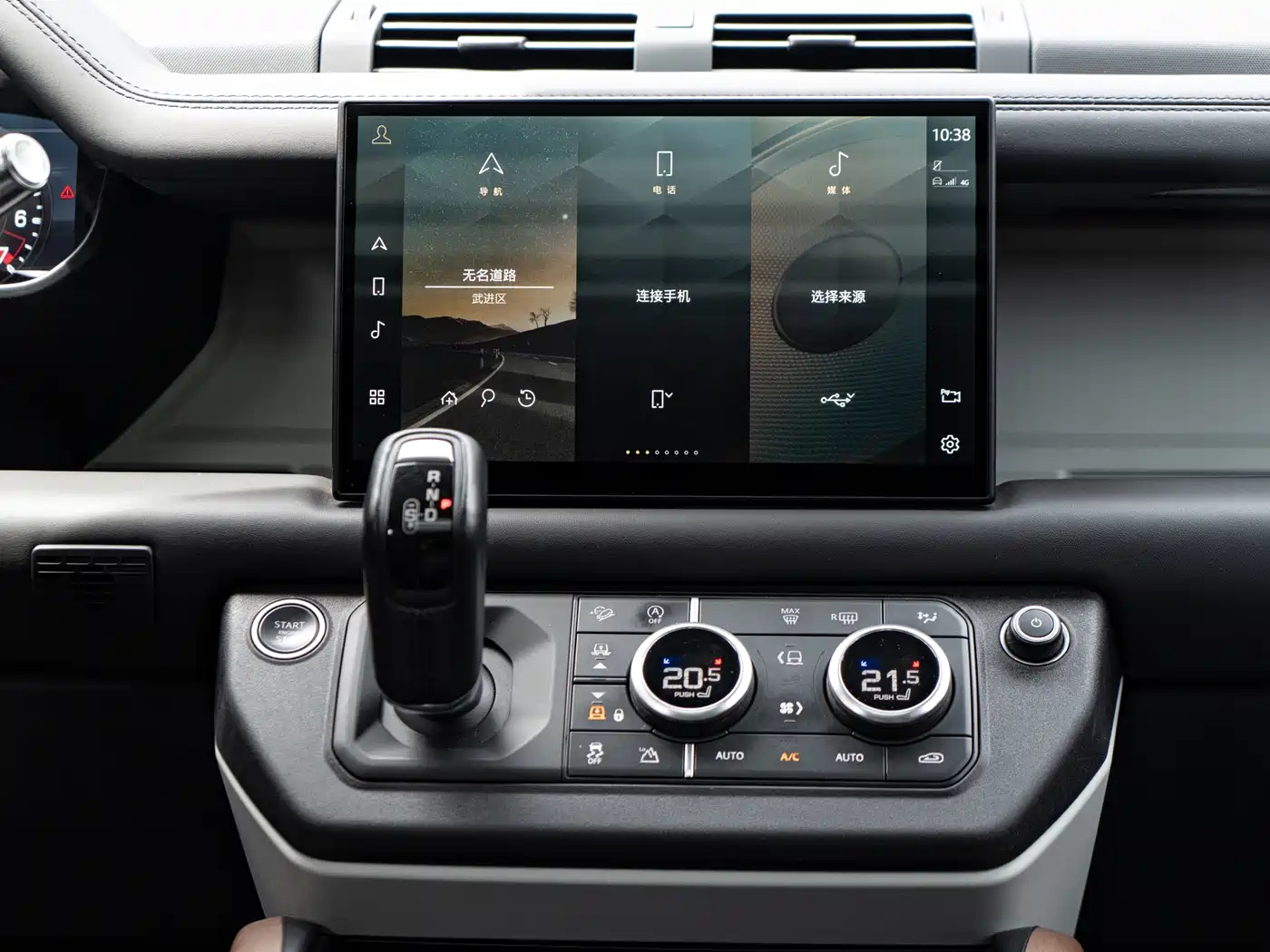 Land Rover Defender 2021 110 P400 Dark Special Edition фото 16