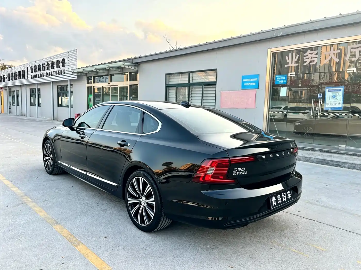 Photo 5 - Volvo S90