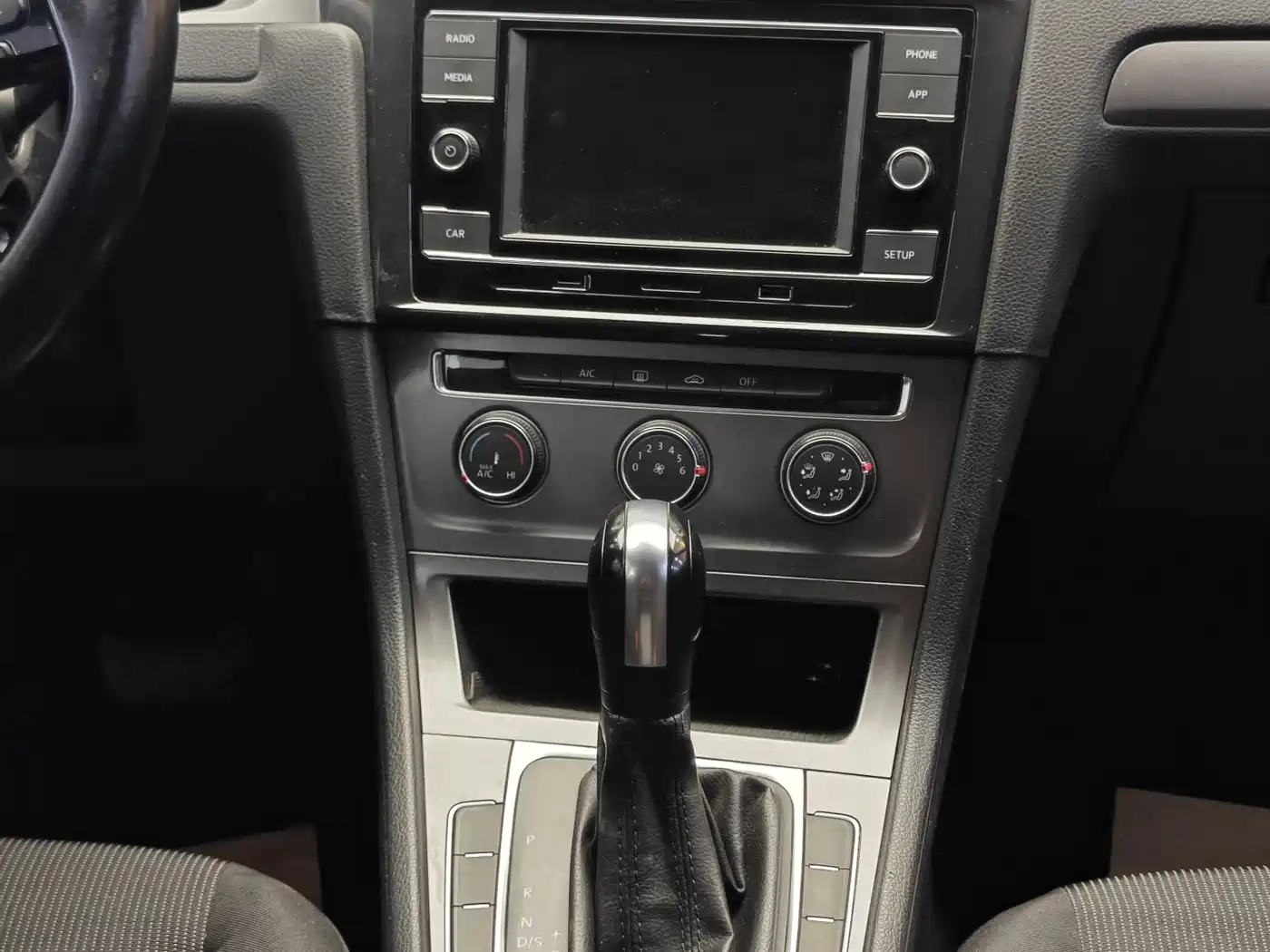 Volkswagen Golf 2015 1.6L Automatic Fashion фото 18
