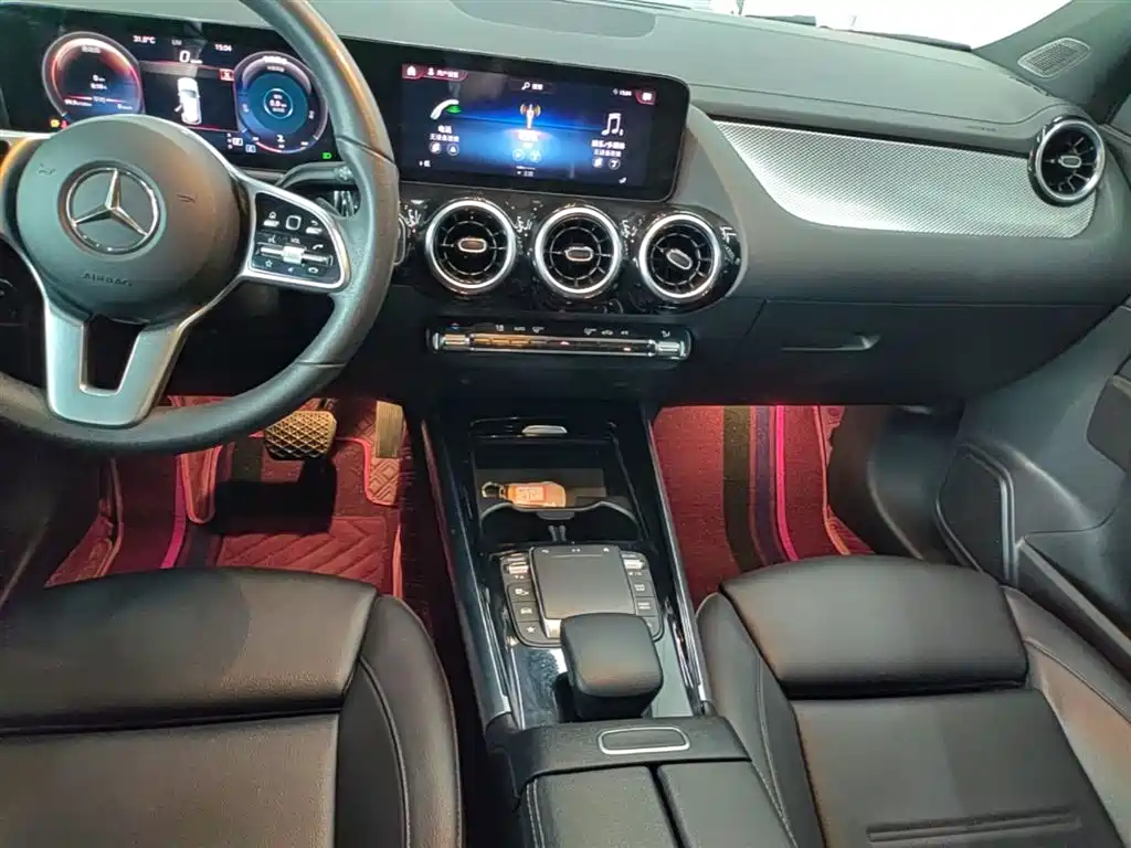 MERCEDES-BENZ GLA