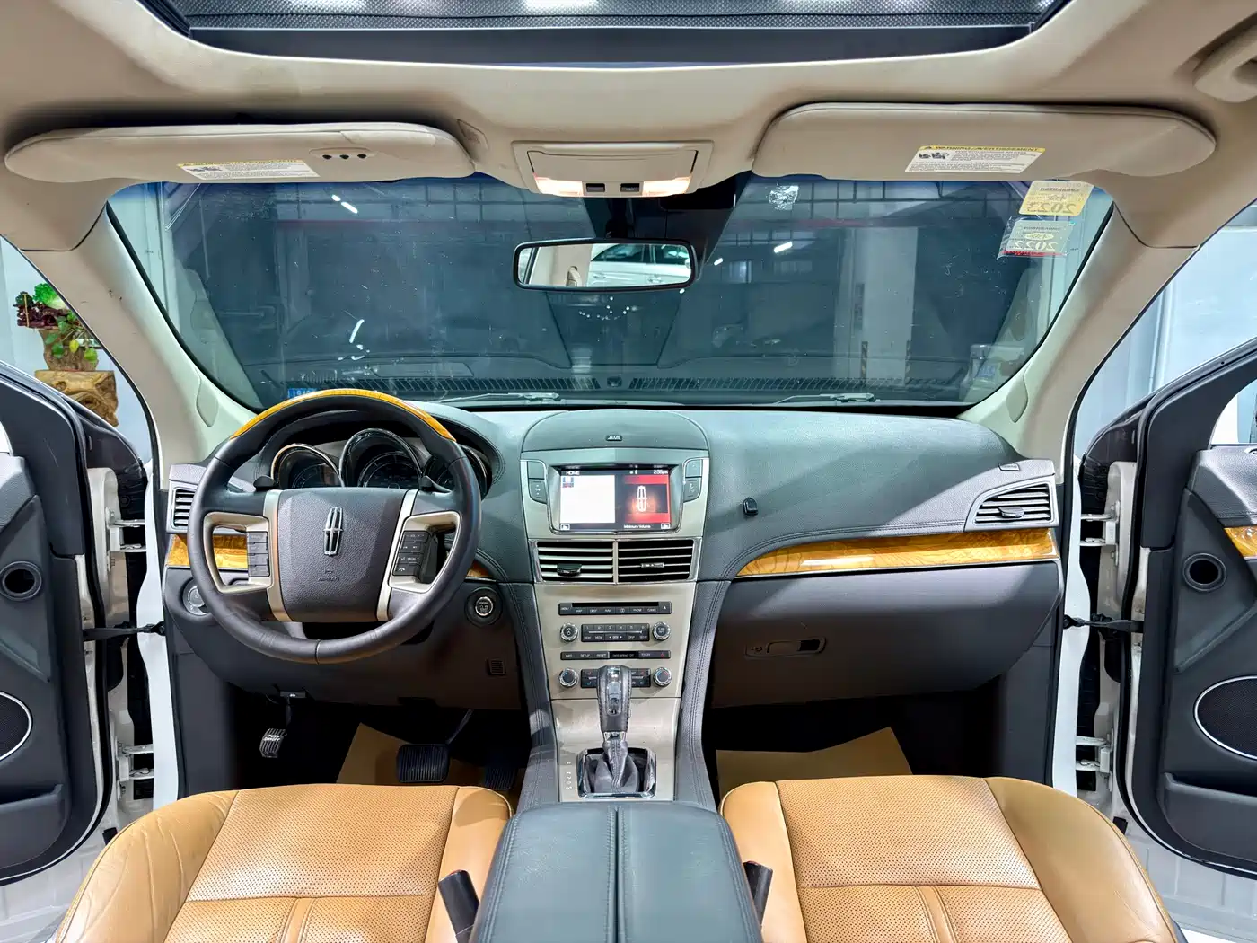 Lincoln MKT 2011 2010 Model 3.5T EcoBoost AWD