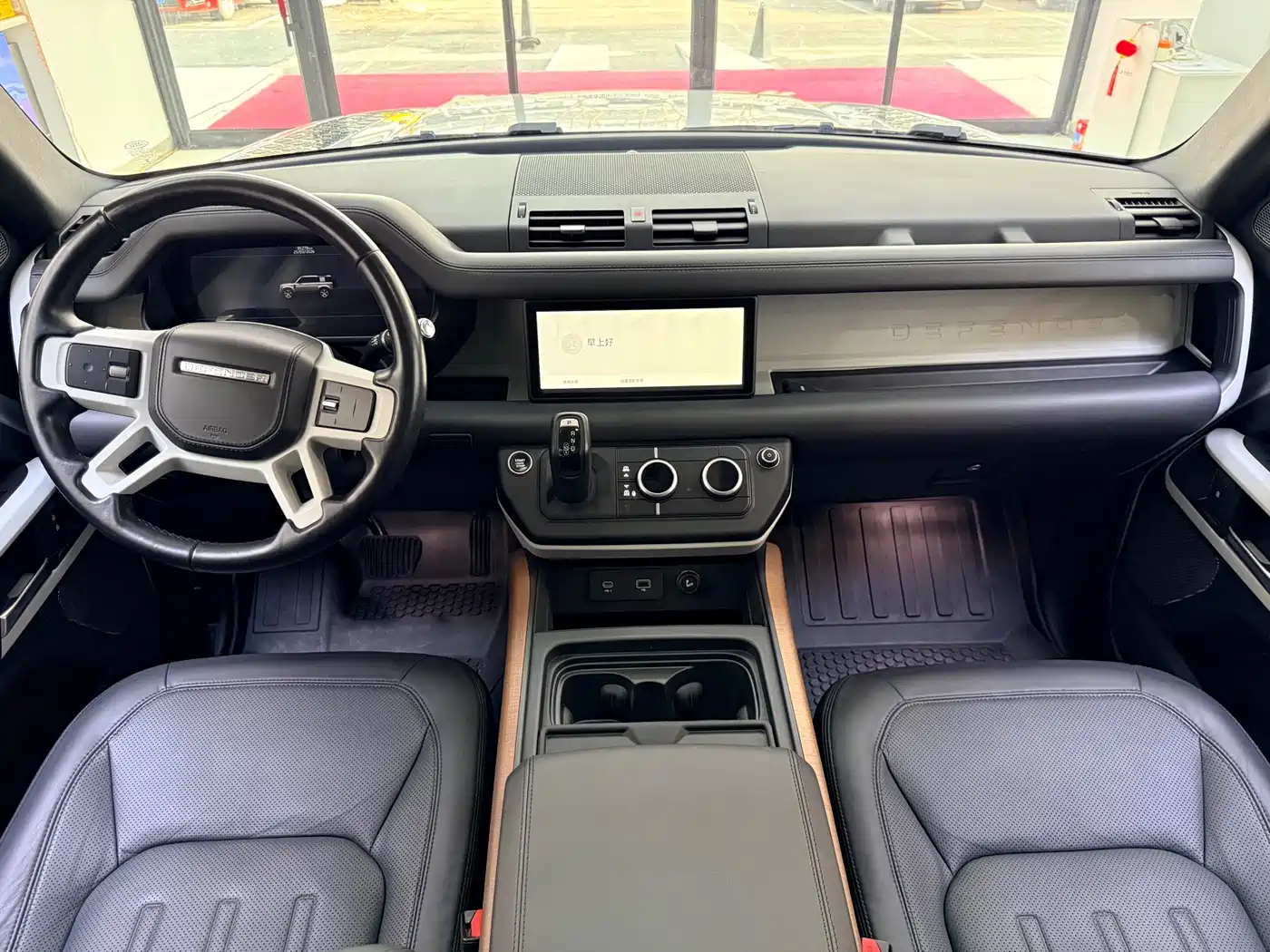 Land Rover Defender 2021 110 P400 Dark Special Edition фото 13