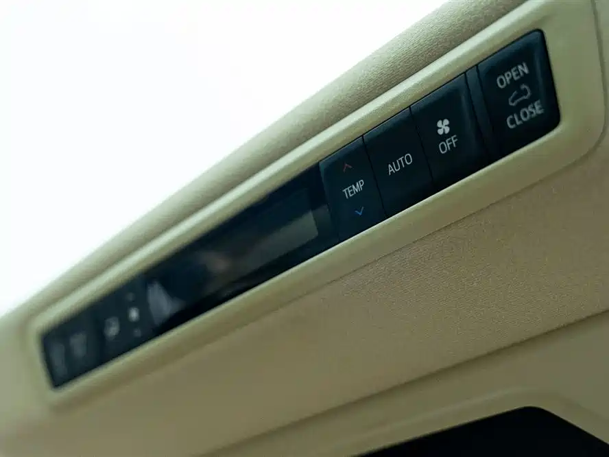 Toyota Alphard 2021 Hybrid 2.5L Luxury фото 22
