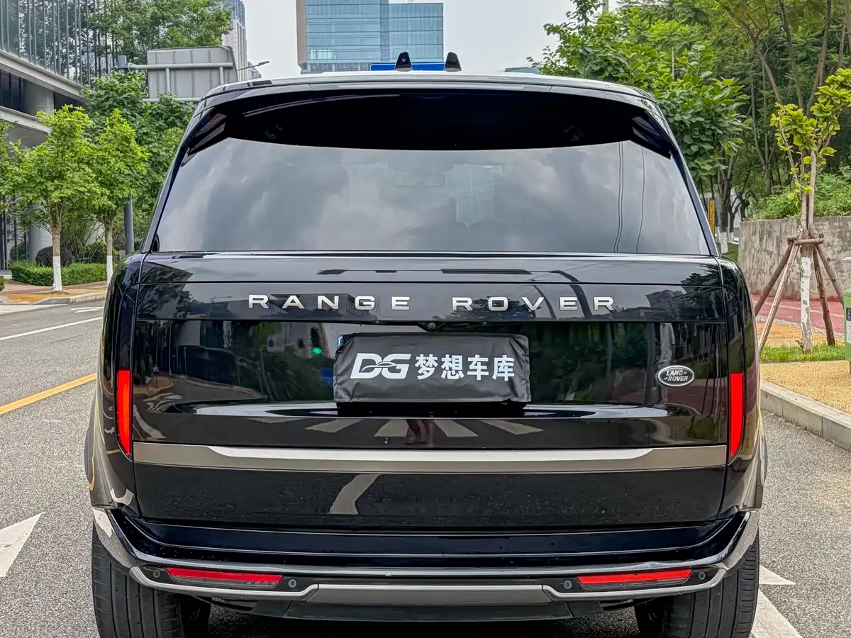 Land Rover Range Rover 2023 3.0 L6 400PS Golden Age 7-Seater Long Wheelbase фото 9