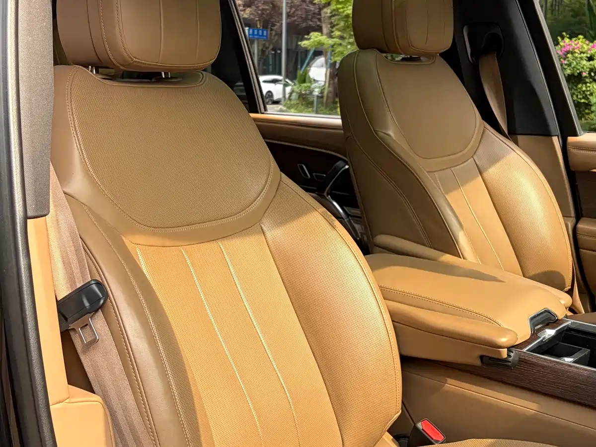 Land Rover Range Rover 2023 3.0 L6 400PS Golden Age 7-Seater Long Wheelbase фото 15