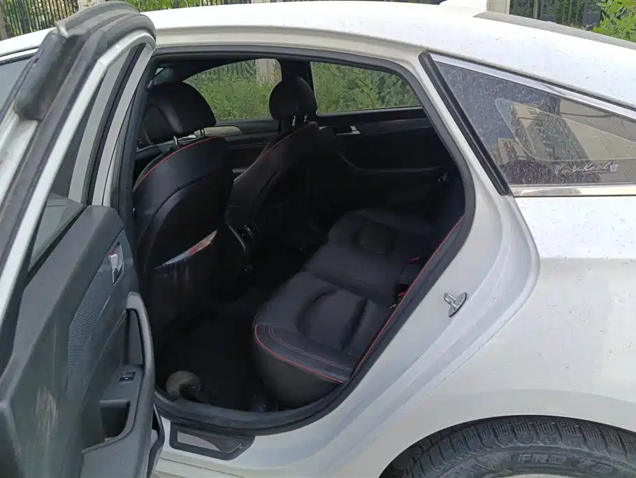 Hyundai Sonata 2015 1.6T GLS Smart фото 11