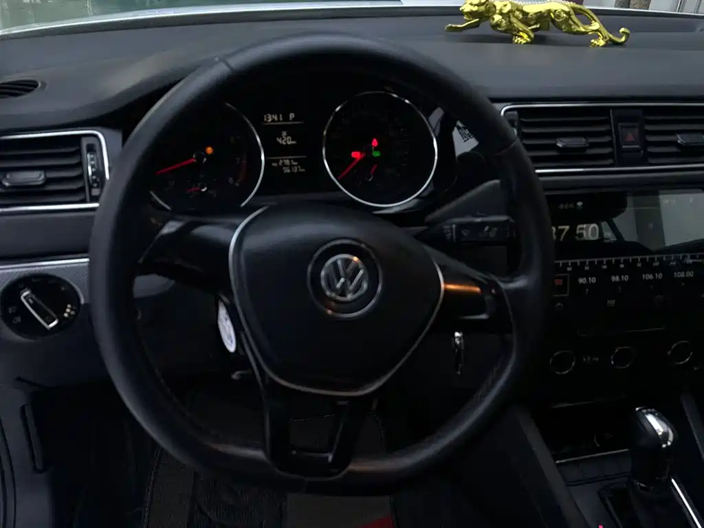 Volkswagen Sagitar 2015 230TSI Automatic Comfort фото 20