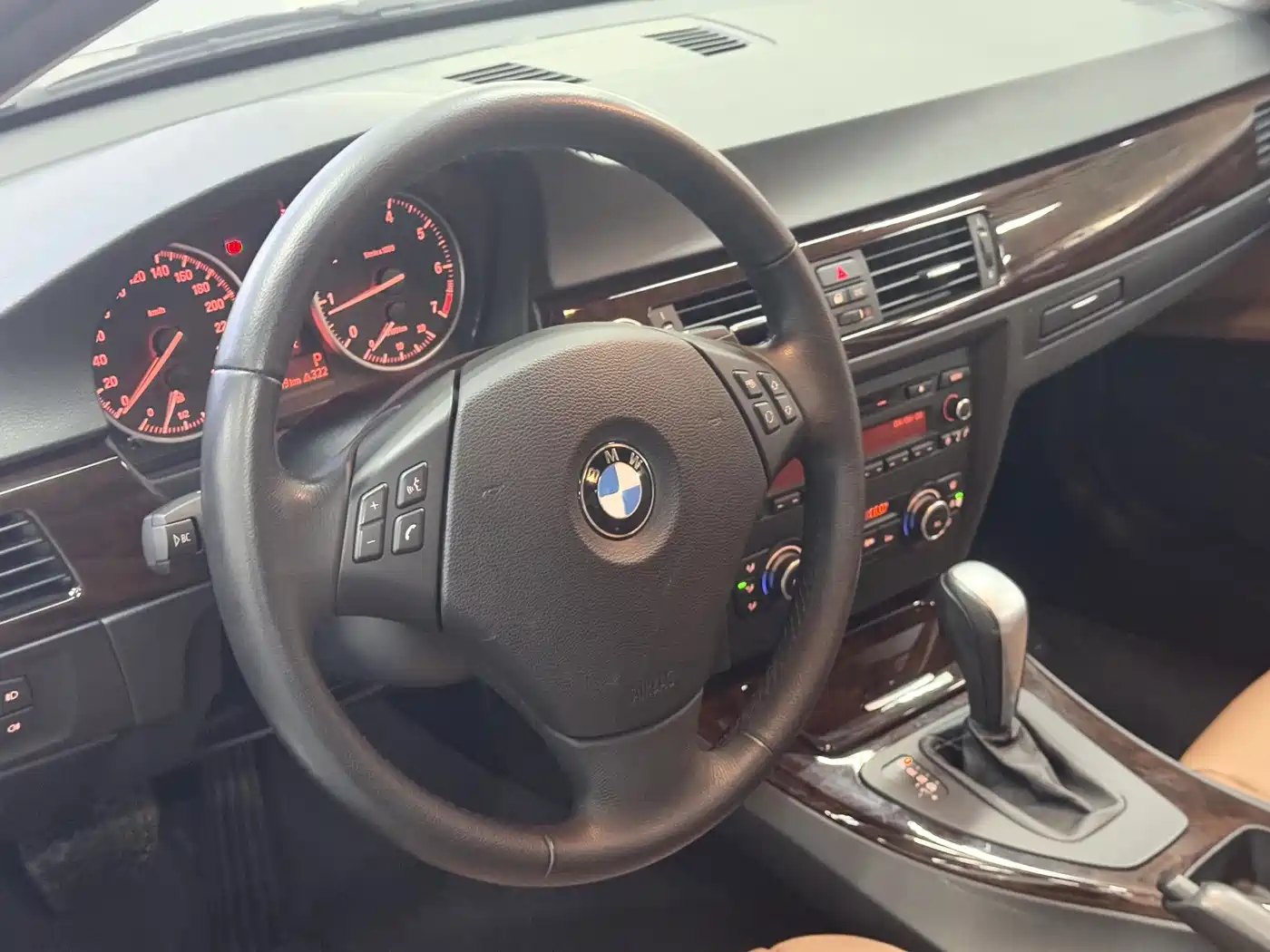 صورة 8 - BMW 3 Series