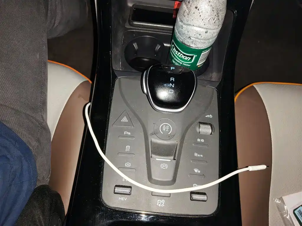 BYD Qin PLUS 2024 Glory Edition DM-i 55KM Leading фото 11