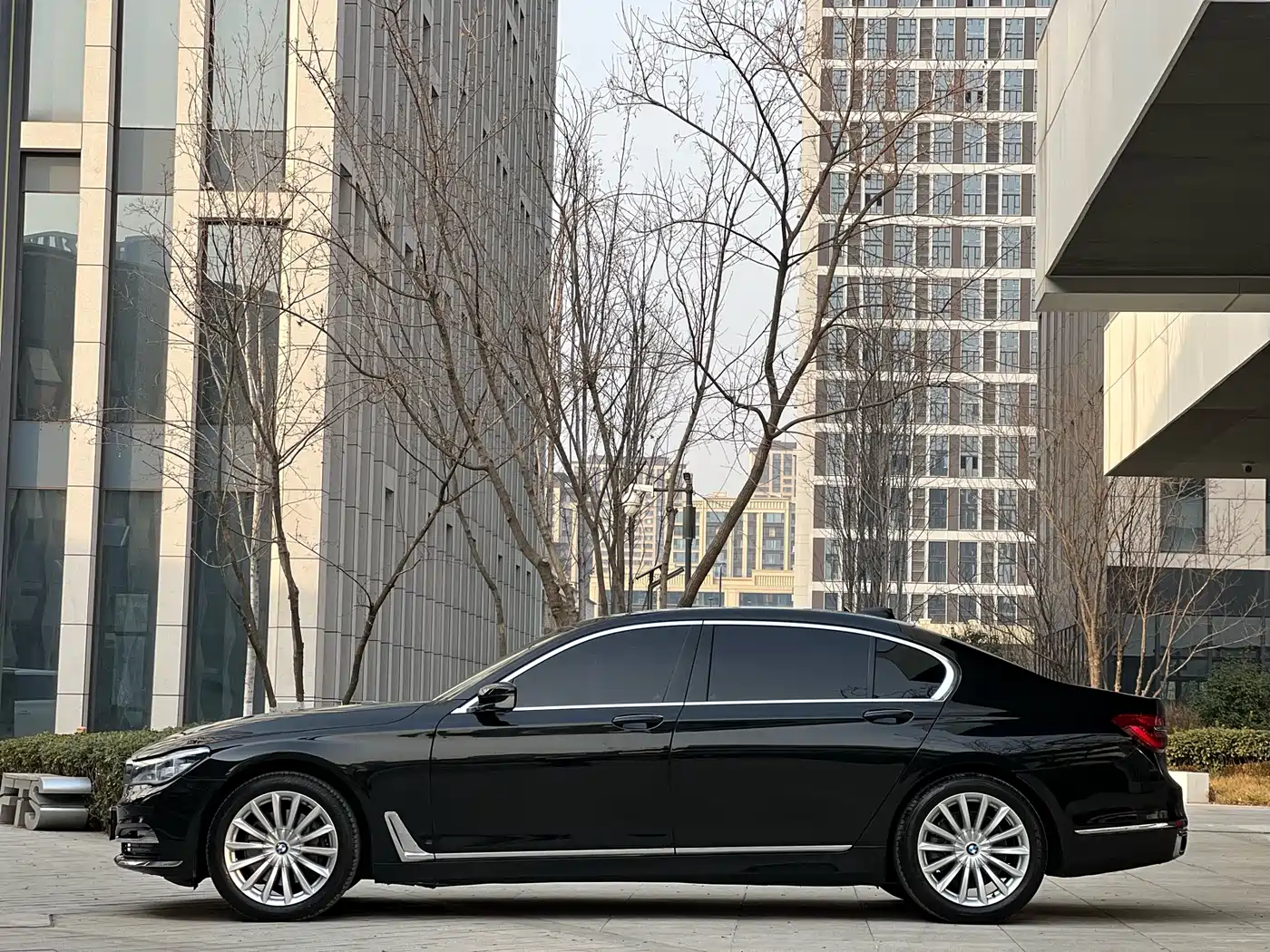 BMW 7 Series 2017 740Li Leading Edition фото 3