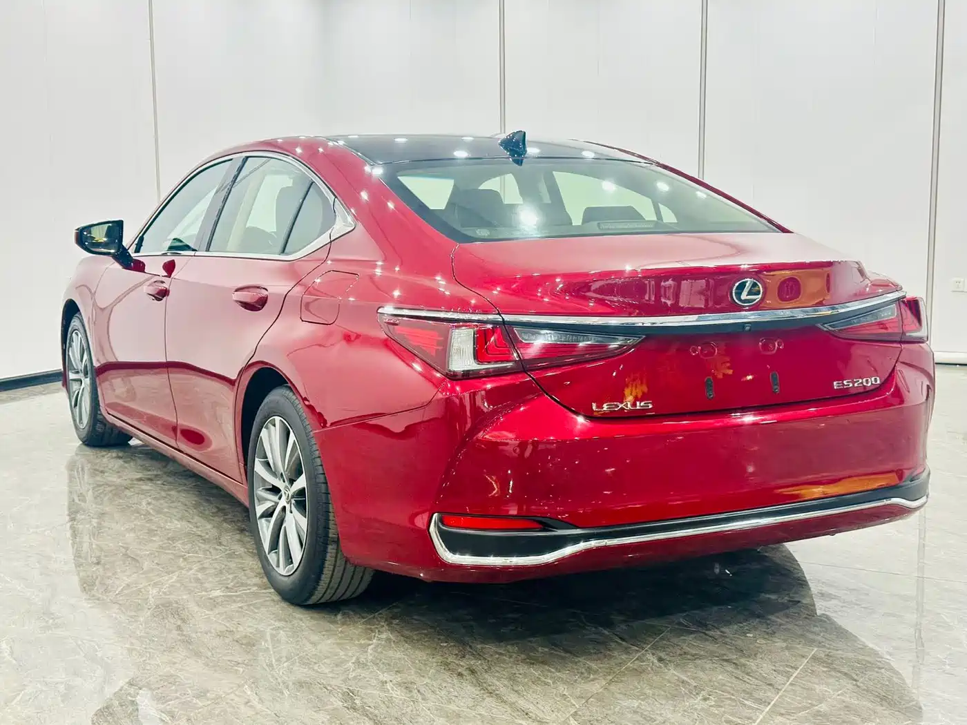 Фото 4 - Lexus ES
