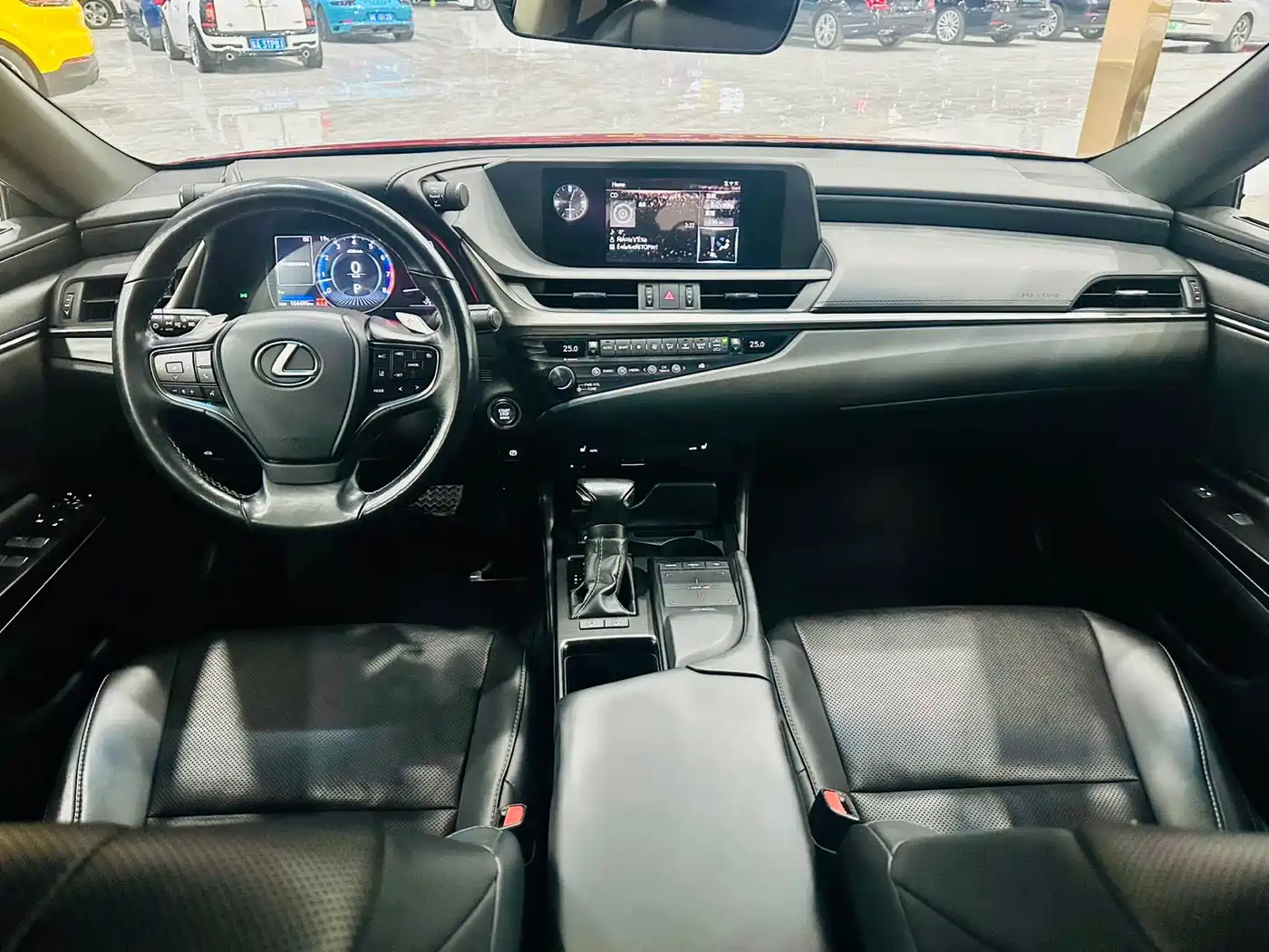 Фото 8 - Lexus ES