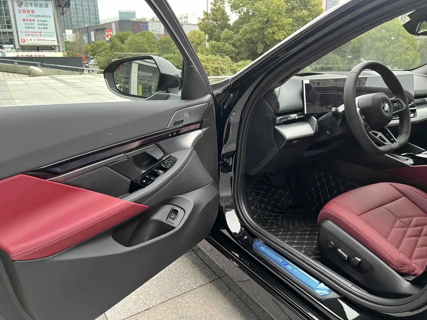 BMW 5 Series 2026 530Li Leading M Sport Package фото 5