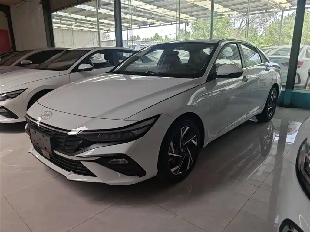 Hyundai Elantra 2023 1.5L CVT GLX Elite Edition фото 2