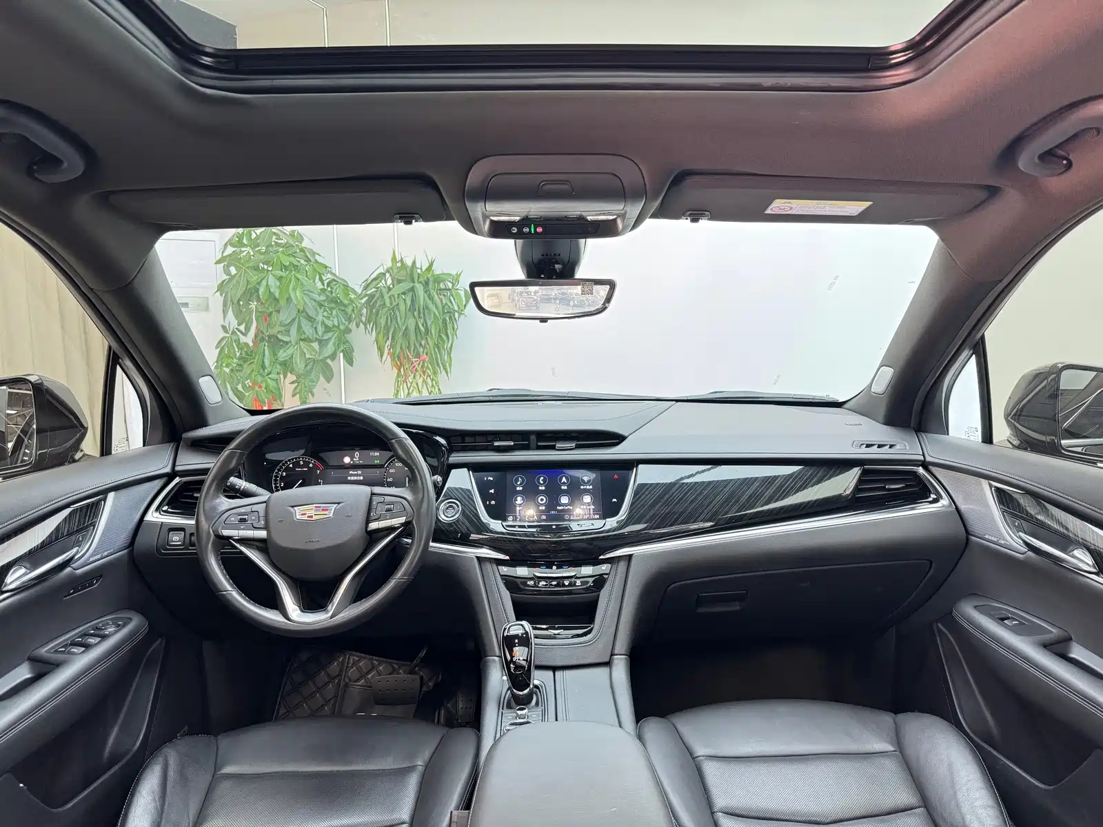 Photo 4 - Cadillac XT6