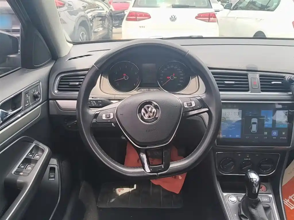 Volkswagen Lavida 2017 1.6L Automatic Comfort Edition фото 11
