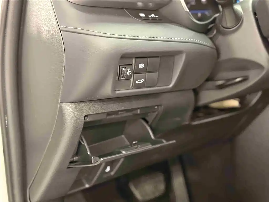 Toyota Highlander 2023 2.5L Smart Hybrid Dual Engine AWD Premium 7-Seater фото 18