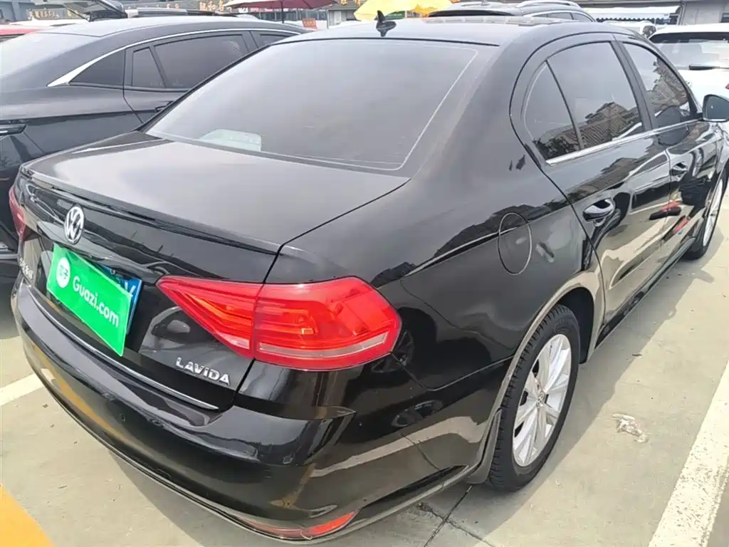 Volkswagen Lavida 2017 1.6L Automatic Comfort Edition фото 7
