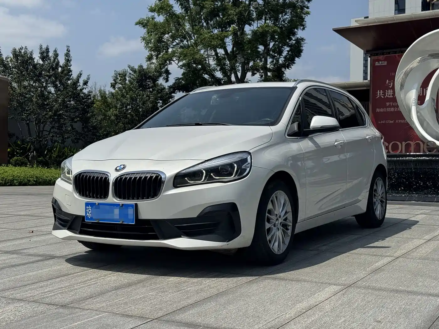 BMW 2 Series Touring 2018 218i Luxury Line фото 2