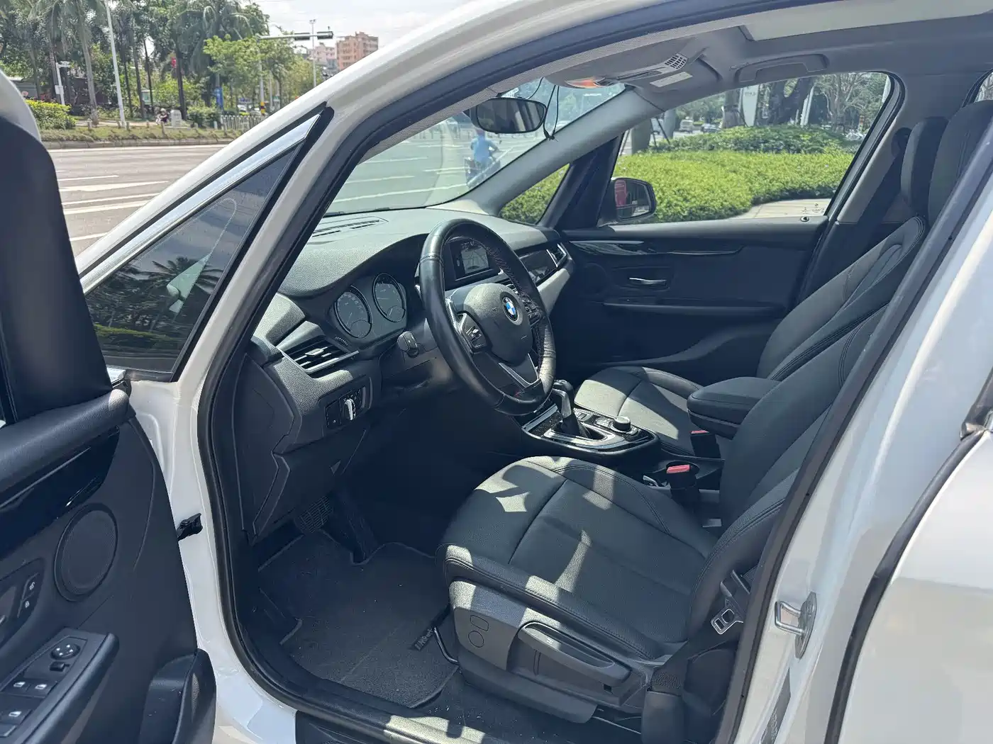 BMW 2 Series Touring 2018 218i Luxury Line фото 10