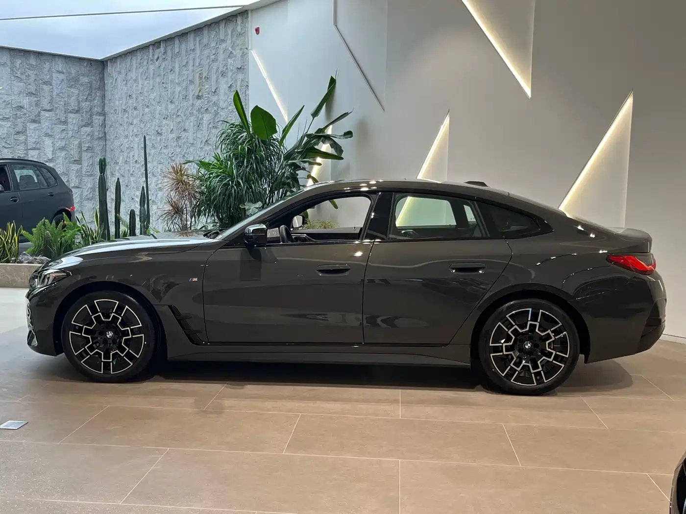 BMW 4 Series 2024 430i Gran Coupe M Sport Shadowline Package фото 6