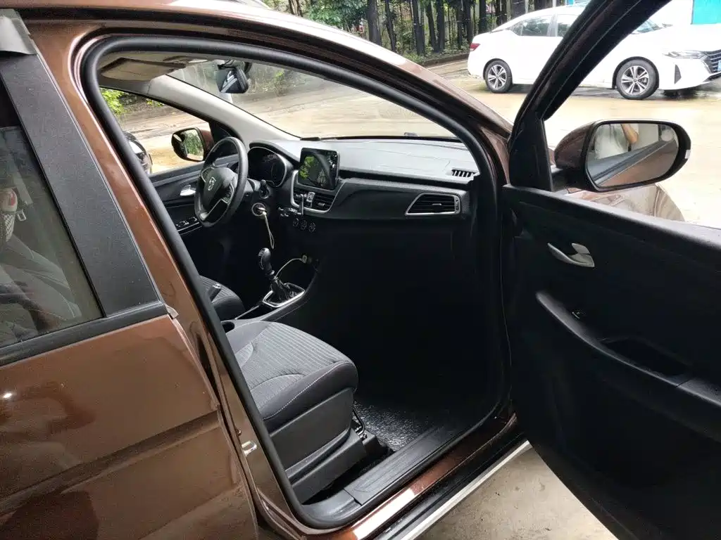 Baojun 730 2020 2019 1.5L Manual Fashion Edition 7-Seater China VI