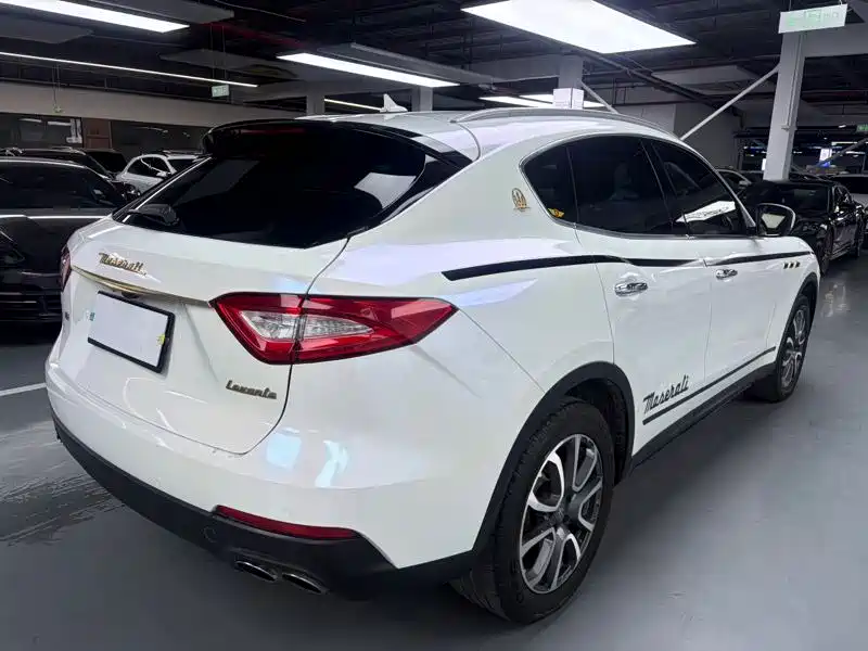 Maserati Levante 2018 3.0T Classic Edition фото 15