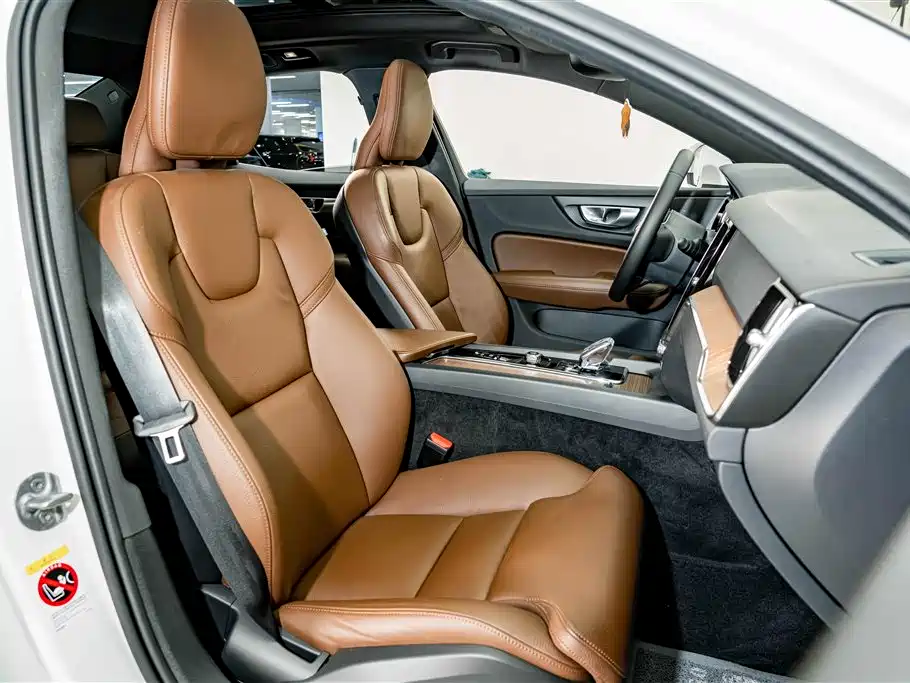 Фото 19 - Volvo S60