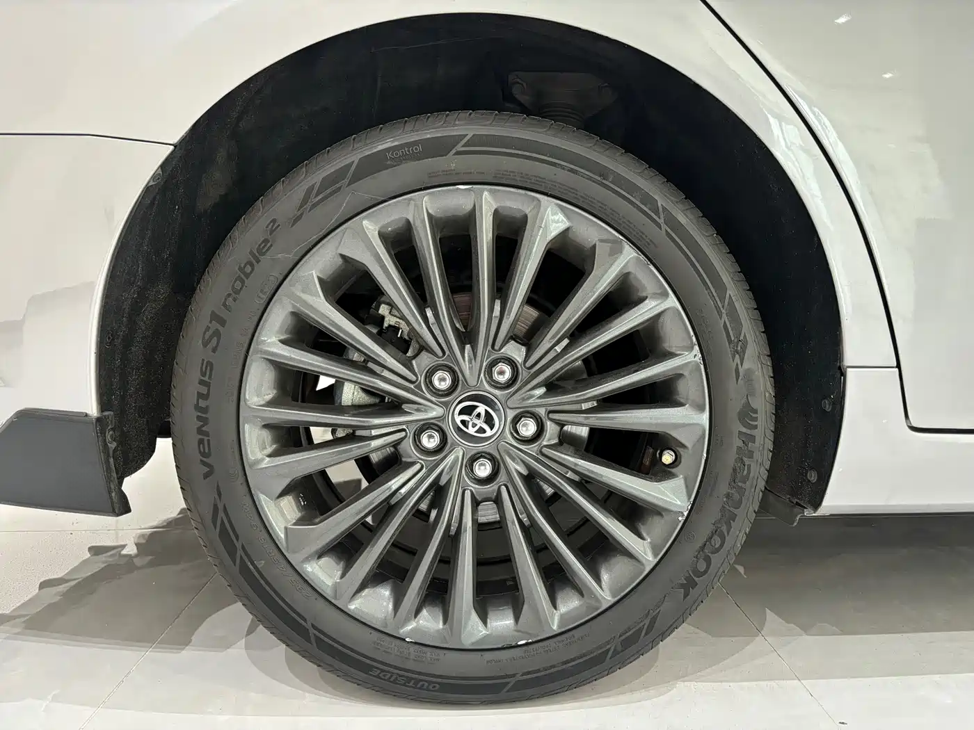 Toyota Avalon 2021 2.5L Touring Noble SPORT Edition фото 16