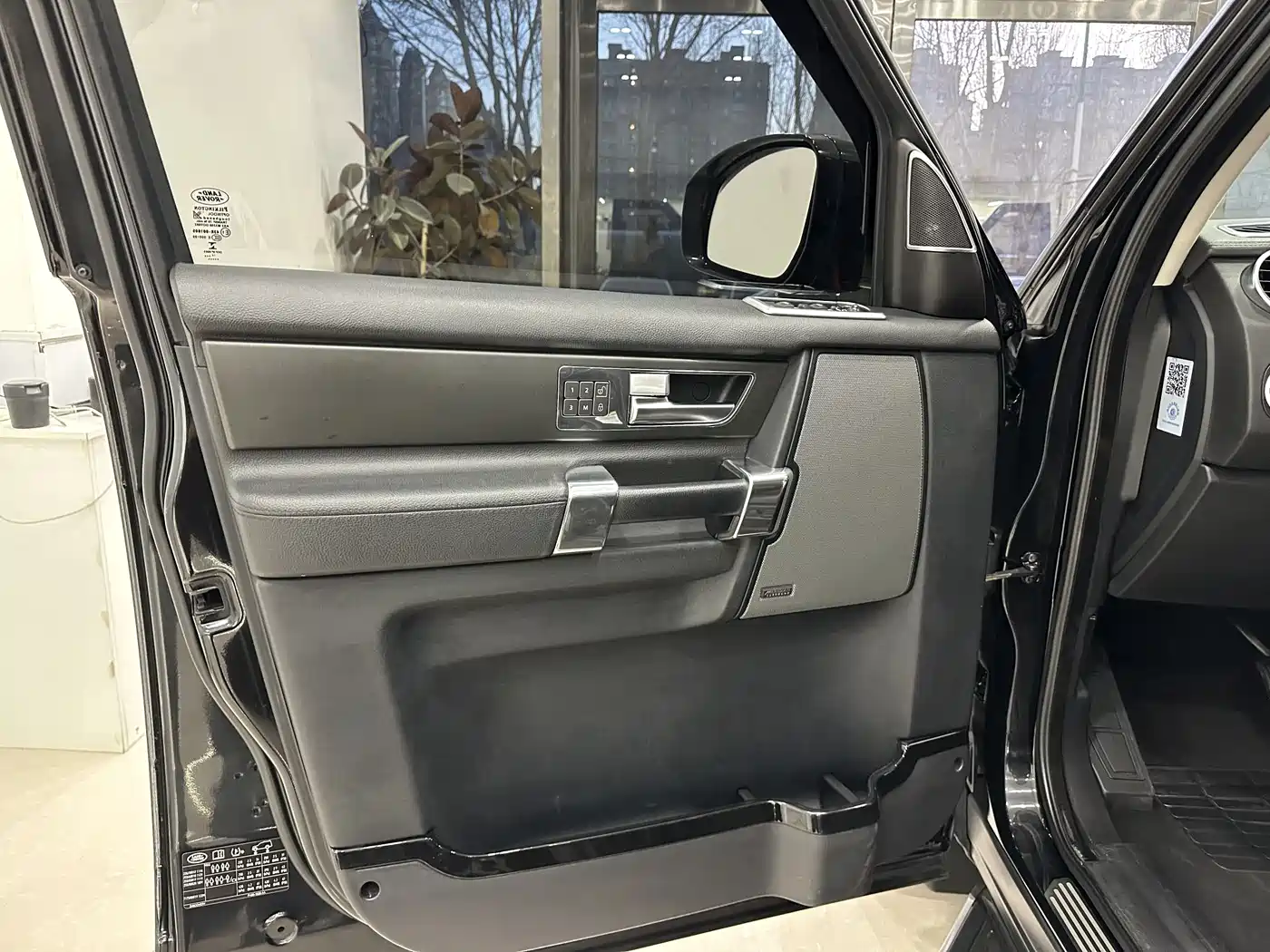 Land Rover Discovery 2015 3.0 SDV6 HSE Diesel фото 19