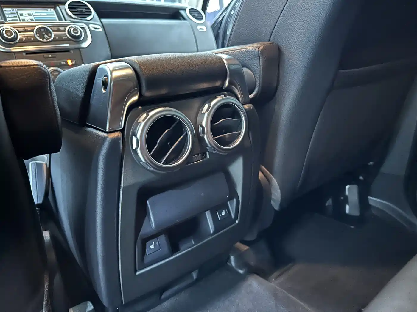 Land Rover Discovery 2015 3.0 SDV6 HSE Diesel фото 33