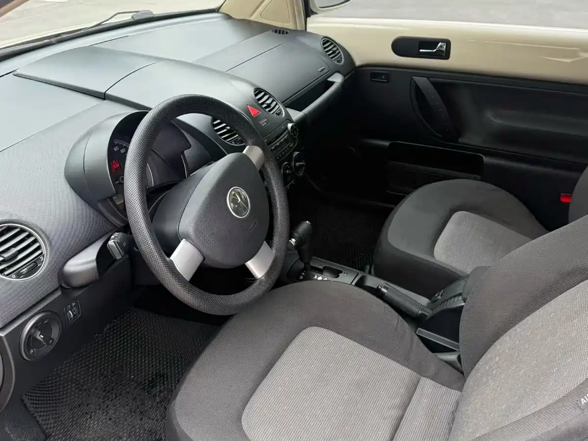 Volkswagen Beetle 2010 Model 1.6 AT фото 7