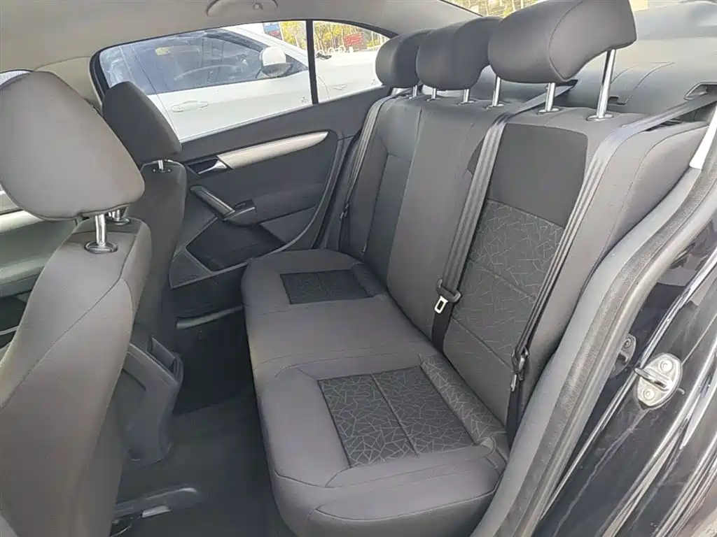 Volkswagen Lavida 2013 Facelift Classic 1.6L Automatic Trend фото 17